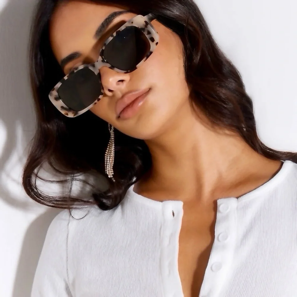 BOGO! The Paige Sunglasses Tortoiseshell rectangle Y2K style - Boutique NEW